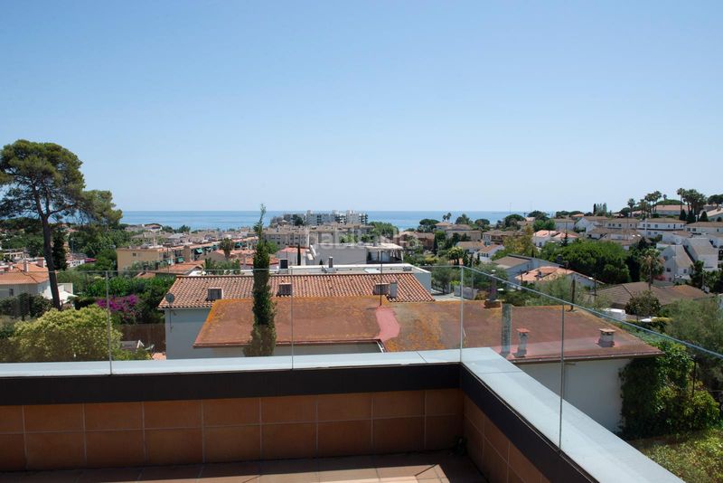 Foto 2827c684-9163-4682-b3ca-ca7c0229cc88. Xalet amb calefacció aparcament piscina a Alella