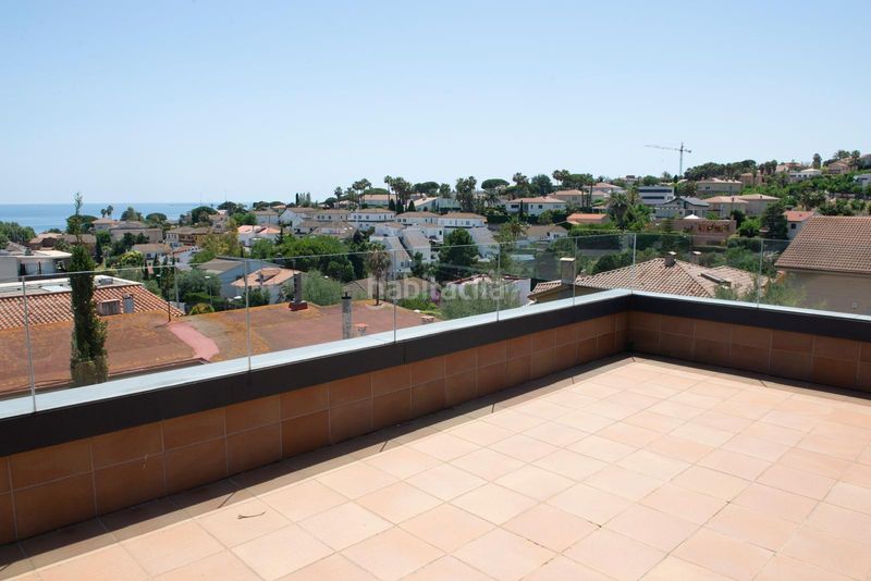 Foto b3a79f08-f779-4ef2-8d67-4fb5863018cc. Xalet amb calefacció aparcament piscina a Alella