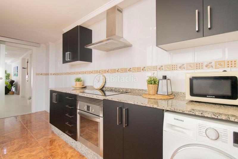 Foto ed1babe2-d3a6-4353-875e-0a930d5cc67a. Semi detached house with parking in Centro-El Castillo Sagunt