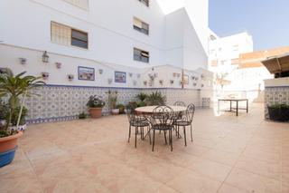 Ground floor  Calle ausias march. Piso con amplia terraza en massamagrell