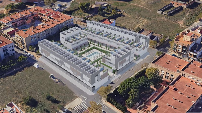 Foto 8815cc1e-8961-430c-a750-fa7ce239dc93. Casa adossada amb aparcament piscina a Massamagrell