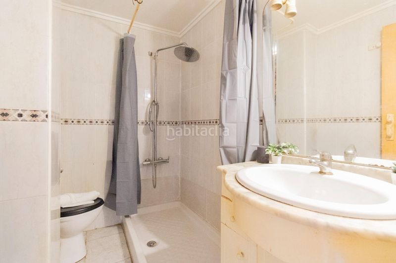 Foto 0b0a0a83-da24-4d0d-803c-baacdf259cc4. Pis a malvarrosa 121 a Malva Rosa Valencia