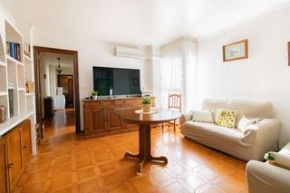 Duplex  Calle calle cima loma 4. Primer piso en una casa de pueblo con terraza solárium