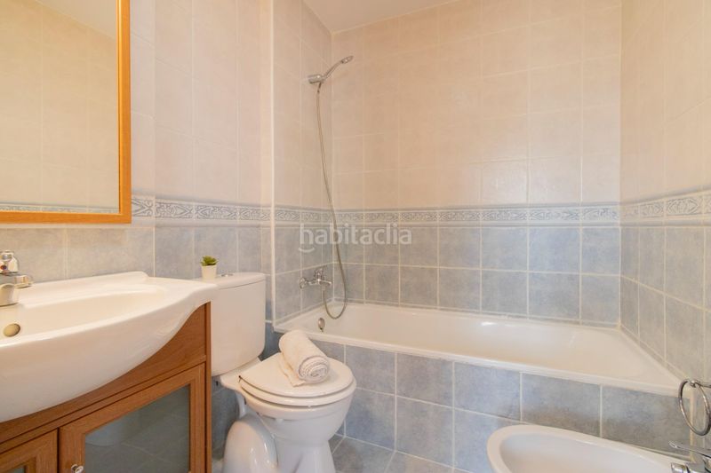 Foto 2f1c3fcd-42ab-405b-bab6-c3a44cb338e1. Casa adossada amb aparcament a Massamagrell