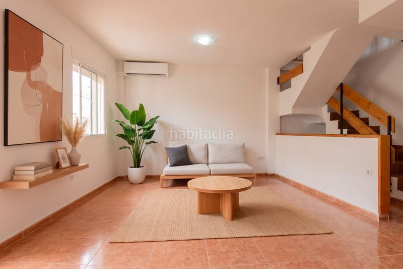 Foto 684a71f8-3eab-407a-a6e0-6d66644a0d2d. Casa adossada amb aparcament a Massamagrell