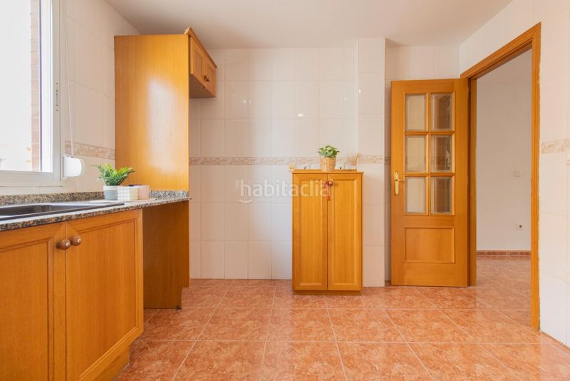 Foto 6d04b7f5-e2a2-468e-bfee-96fdb23b7a66. Casa adossada amb aparcament a Massamagrell