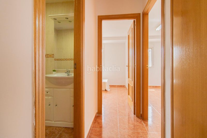 Foto b230ddc3-1458-4614-927c-8dc7543ef03a. Casa adossada amb aparcament a Massamagrell