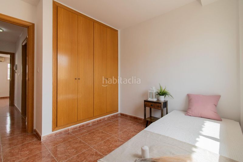 Foto cb976e53-2b08-4a53-94ca-a53032a98be1. Casa adossada amb aparcament a Massamagrell