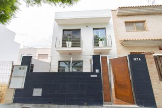 Chalet in Quart de Poblet. Amplio chalet en quart de poblet, ideal para familias