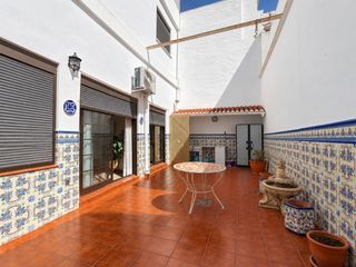 Affitto Chalet in Rafelbunyol. Casa con gran patio en alquiler en rafelbunyol