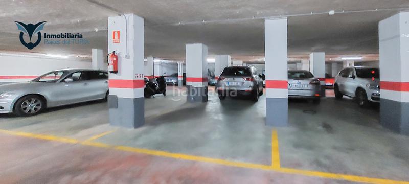 Foto 0d888cc5-965b-4eb5-981d-0a2502773974. Aparcament cotxe a avinguda del mestre rodrigo 105 a Valencia