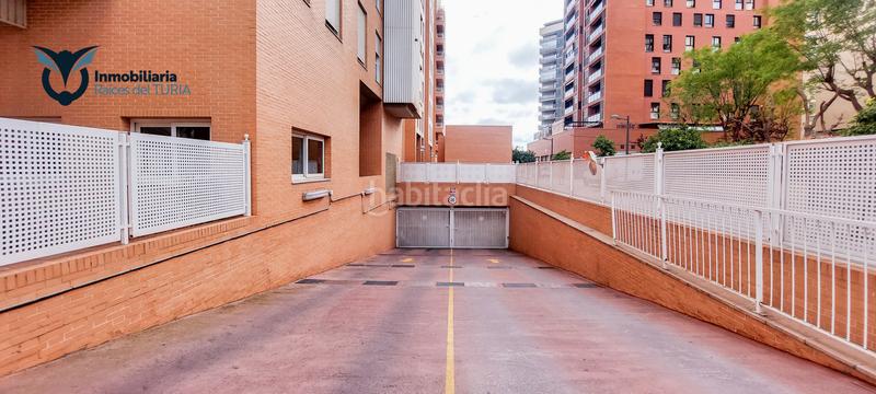 Foto 07009aca-4be3-42b5-a407-81e05891ccb3. Parking coche en avinguda del mestre rodrigo 105 en Valencia