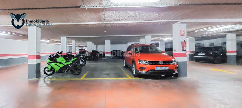 Foto 18f381d4-718d-4f5e-9f85-4b3e02232f49. Parking coche en avinguda del mestre rodrigo 105 en Valencia