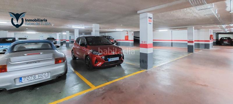 Foto 949d39c2-2fd3-4f73-8993-db000ae36563. Parking coche en avinguda del mestre rodrigo 105 en Valencia