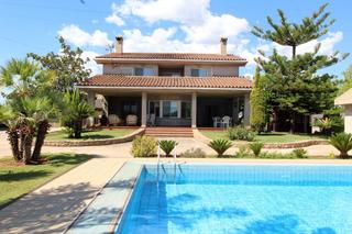 Chalet  Partida madrigal. El tour virtual del interior de esta vivienda puede verse, sin g