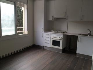 Rent Flat  Barcelona - via augusta. 2 habitaciones  cocina office   en via augusta parking en la mis