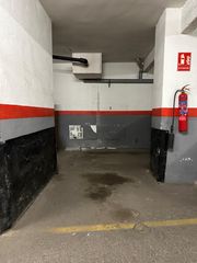Car parking  Barcelona - carrer enamorats. Parquing para coche mediano peque�o