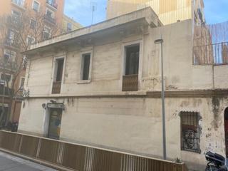 Àtic  Barcelona - calle de margarit. Inversión perfecta locales comerciales y piso en calle margarit
