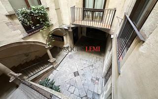 Pis  Barcelona - calle blanqueria. Piso con historia en finca clsica del 1800 y terraza en el cent