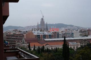 Pis  Barcelona - calle de nàpols. Amplio piso con vistas, calefacción y parking cerca de la sagrad