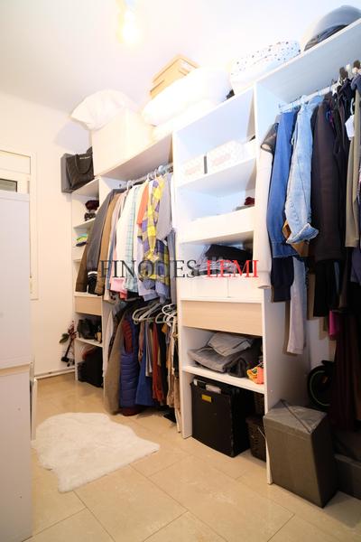 Foto 8bd61bee-f684-443b-8b63-017f3a5ed2f8. Piso amplio piso con vistas, calefacción y parking cerca de la sagrada familia en Barcelona