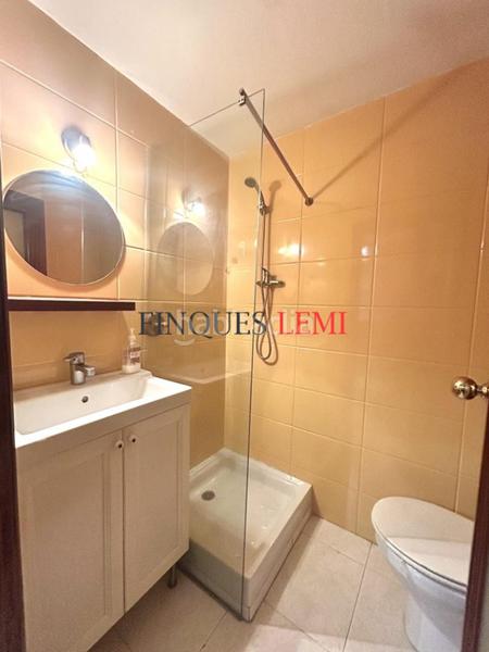 Foto 8460b48e-428d-4707-91b7-4462c9a0f4f5. Piso  semireformado , exterior y muy luminoso, ascensor y trastero en Sabadell