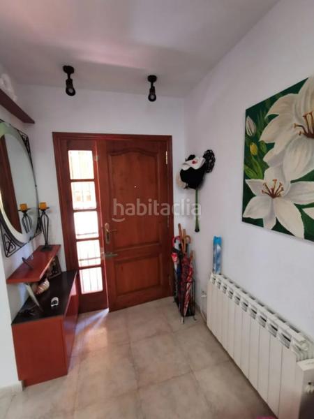 Foto 0b4bd950-3cff-436b-8dd5-ca866f73a100. Casa  adosada esquinera con jardín, garaje y 5 habitaciones en Creixell