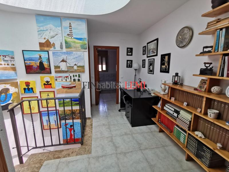 Foto be8ef3ba-1090-4ad8-8eb3-049d070a9f20. Casa  adosada esquinera con jardín, garaje y 5 habitaciones en Creixell