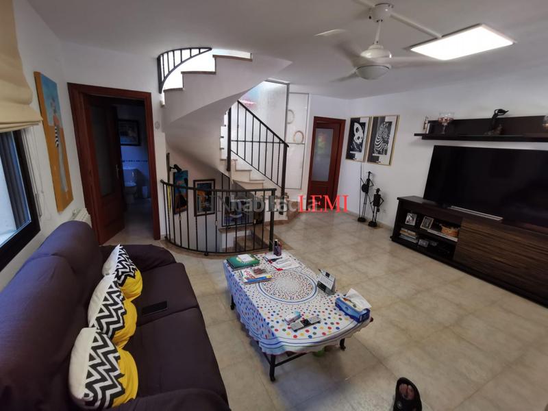 Foto c92a8531-1c63-4519-bb4a-1a5ddb8885c2. Casa  adosada esquinera con jardín, garaje y 5 habitaciones en Creixell