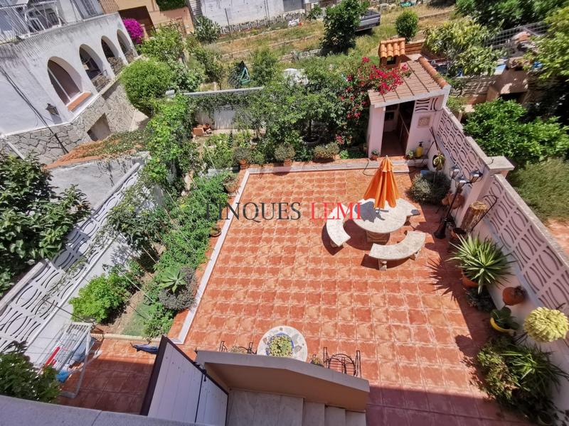 Foto d0e01e56-5d3e-49d2-8604-862c7887c4c0. Casa  adosada esquinera con jardín, garaje y 5 habitaciones en Creixell