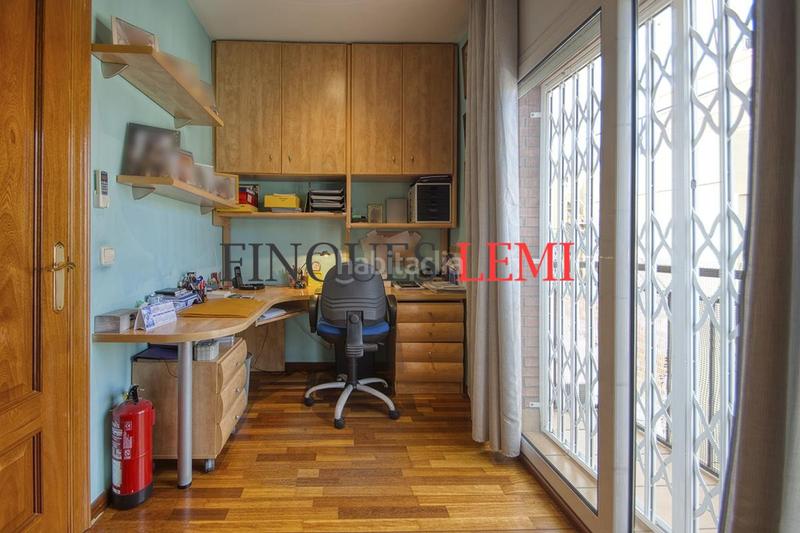 Foto 21bbe865-5321-477f-ab2f-a9bf57b1ae6e. Casa pareada casa en venta con terraza y garaje reformada 4hab 3baños aseo en Barcelona