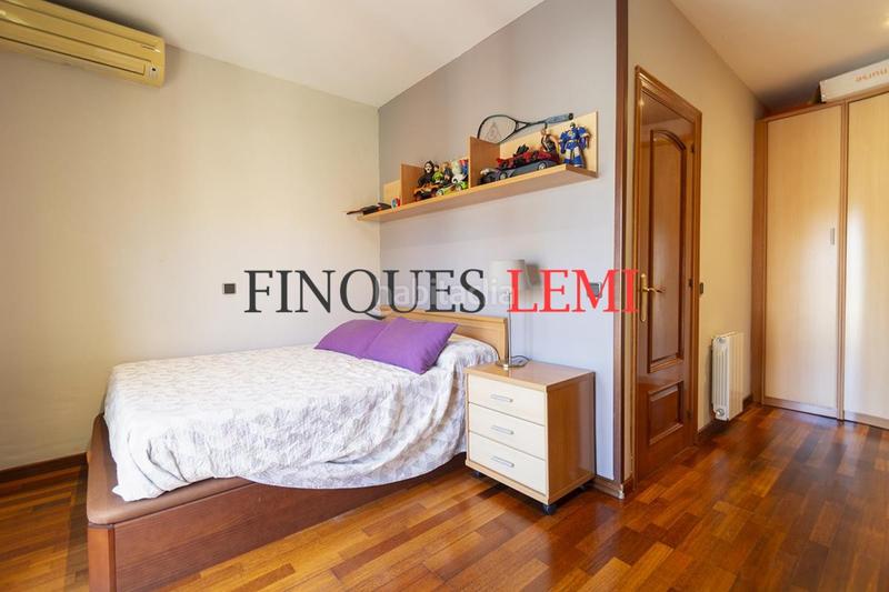 Foto 2a89f636-5871-45d2-b88b-c0f6a5b8794f. Casa pareada casa en venta con terraza y garaje reformada 4hab 3baños aseo en Barcelona
