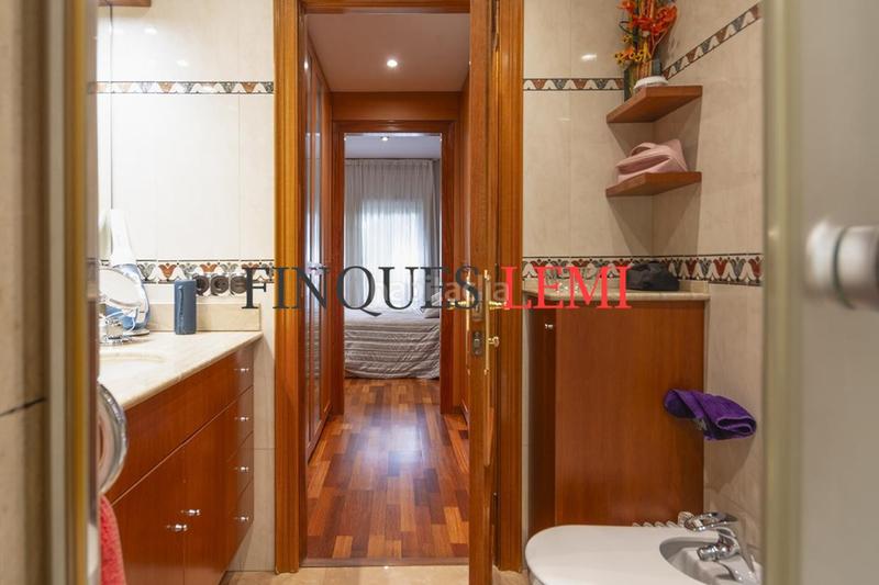 Foto 4e5f69a2-d77f-4152-a830-a2708c3c9b0e. Casa pareada casa en venta con terraza y garaje reformada 4hab 3baños aseo en Barcelona