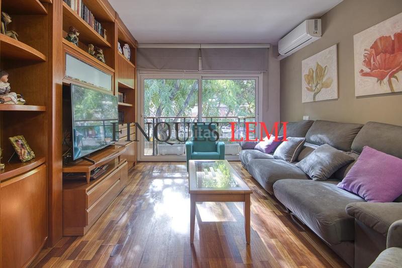 Foto 58e483c6-e9b5-4a01-82f6-6e249531ad1f. Casa pareada casa en venta con terraza y garaje reformada 4hab 3baños aseo en Barcelona