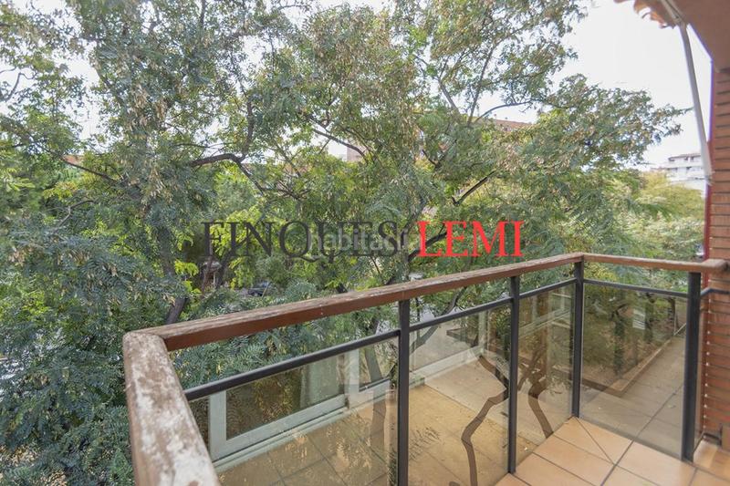 Foto 665d6c84-f044-4077-be21-2d55b10bfe53. Casa pareada casa en venta con terraza y garaje reformada 4hab 3baños aseo en Barcelona