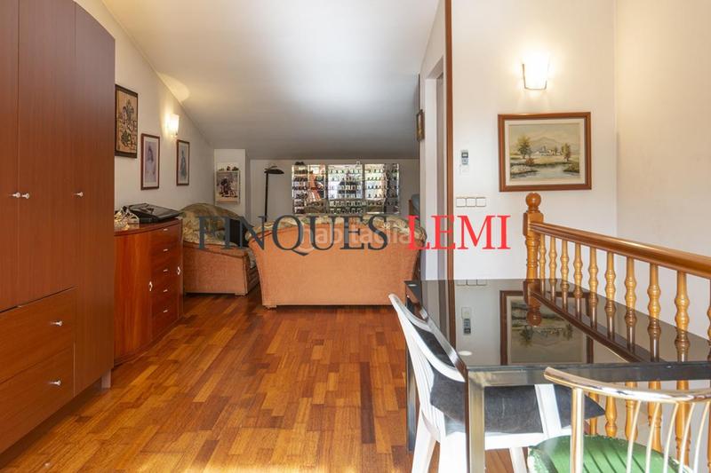 Foto 9823e03b-c0e6-4531-aee0-6471eef85f32. Casa pareada casa en venta con terraza y garaje reformada 4hab 3baños aseo en Barcelona