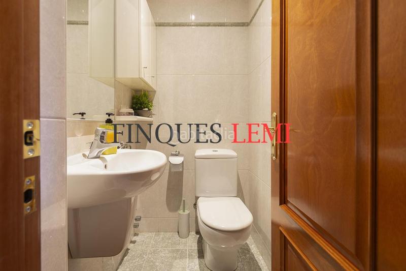 Foto a1887aa8-4a3b-4c34-ba47-196867138040. Casa pareada casa en venta con terraza y garaje reformada 4hab 3baños aseo en Barcelona
