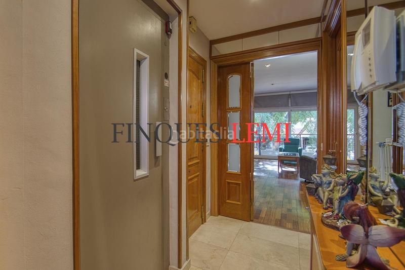 Foto d8782407-4316-4edd-a11f-bb2bd94d7f2e. Casa pareada casa en venta con terraza y garaje reformada 4hab 3baños aseo en Barcelona