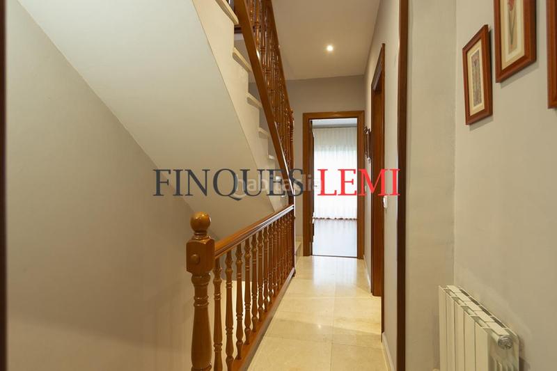 Foto efe44c83-aa29-4236-bf4d-e2529886d542. Casa pareada casa en venta con terraza y garaje reformada 4hab 3baños aseo en Barcelona
