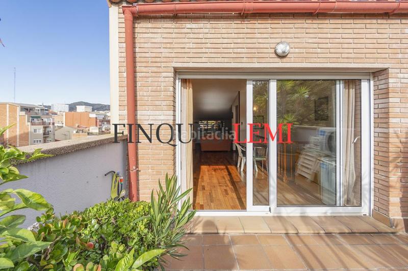 Foto ff58c5fa-83a2-46be-a946-07057d9b631c. Casa pareada casa en venta con terraza y garaje reformada 4hab 3baños aseo en Barcelona