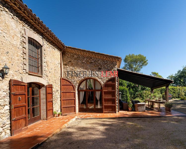 Foto 0df5d91f-de35-4fa0-95cf-ca8c9324aa73. Casa encantadora masía con piscina y 10.000 m de terreno para disfrutar en Esponellà