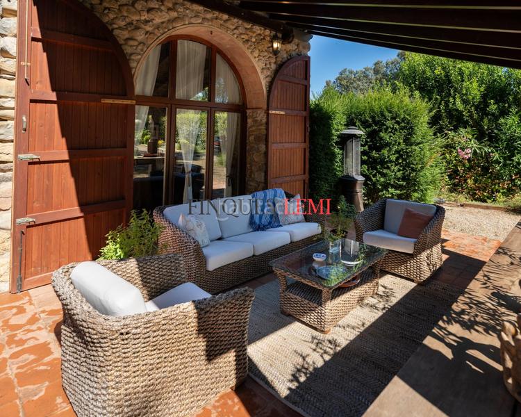 Foto 41eb2e11-ea7b-4721-b81a-efa918a590ab. Casa encantadora masía con piscina y 10.000 m de terreno para disfrutar en Esponellà
