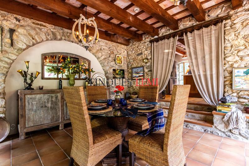 Foto a1ae905a-dcad-4075-8b9c-4a21ca3a838f. Casa encantadora masía con piscina y 10.000 m de terreno para disfrutar en Esponellà