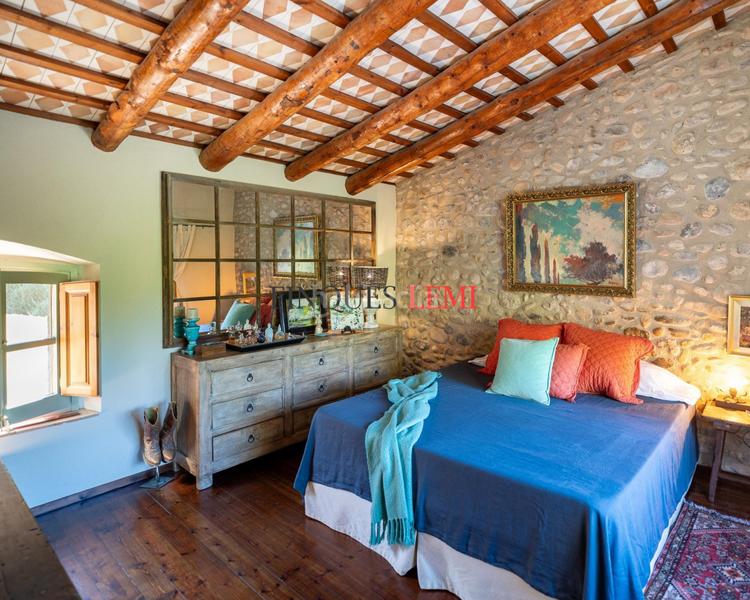 Foto bed49879-c122-491d-ad9f-0361b62bd055. Casa encantadora masía con piscina y 10.000 m de terreno para disfrutar en Esponellà