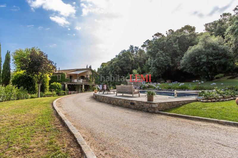 Foto c4189d75-c97a-4ca4-aaff-f9ed7374536a. Casa encantadora masía con piscina y 10.000 m de terreno para disfrutar en Esponellà