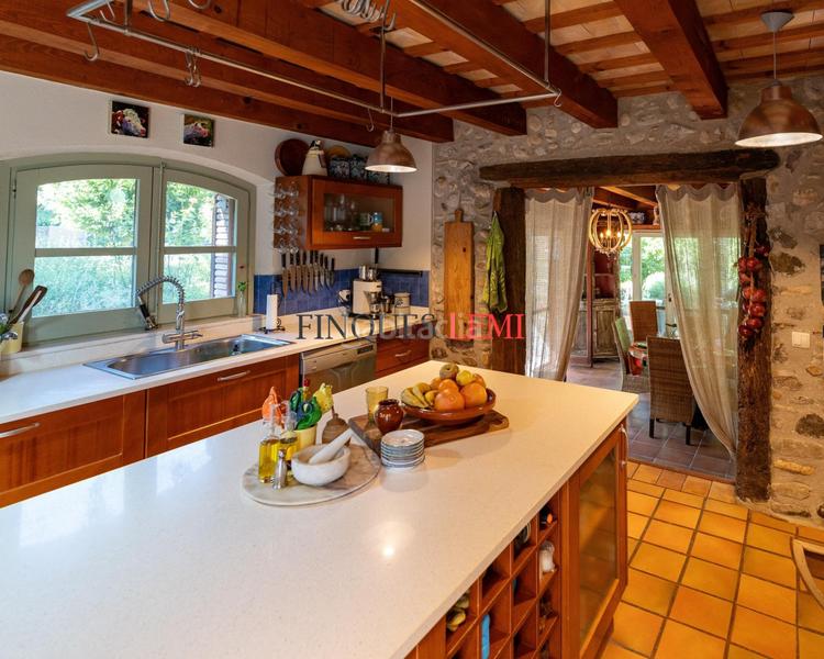 Foto d70a5895-fc9d-4cfa-b3a7-e4be6e46200e. Casa encantadora masía con piscina y 10.000 m de terreno para disfrutar en Esponellà