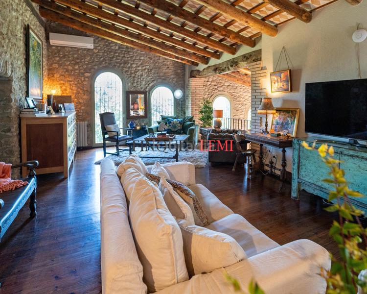 Foto ddf1ff8f-9185-4a26-944c-7a3e142578b8. Casa encantadora masía con piscina y 10.000 m de terreno para disfrutar en Esponellà