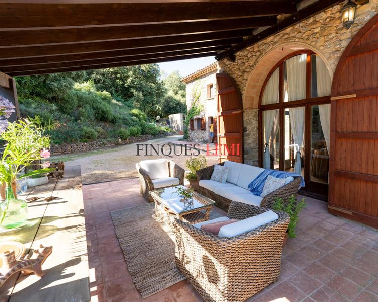 Foto e62e05aa-45f7-4dec-8f5e-7d55b3952f79. Casa encantadora masía con piscina y 10.000 m de terreno para disfrutar en Esponellà