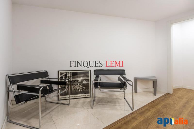 Foto 0ff60d85-788d-4a4b-9b2b-927c192db660. Piso  de 4 habitaciones con patio y garaje en pleno centro en Sabadell