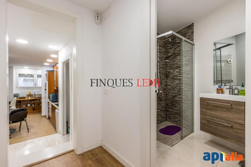 Foto c8f5e13a-2826-4c73-a00e-096092274094. Piso  de 4 habitaciones con patio y garaje en pleno centro en Sabadell